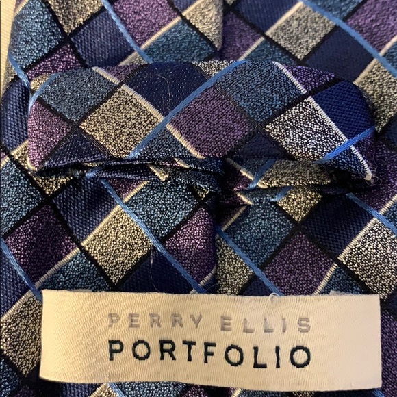 Perry Ellis necktie - Picture 3 of 3